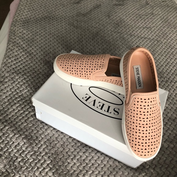 steve madden pink slip ons Off 56 
